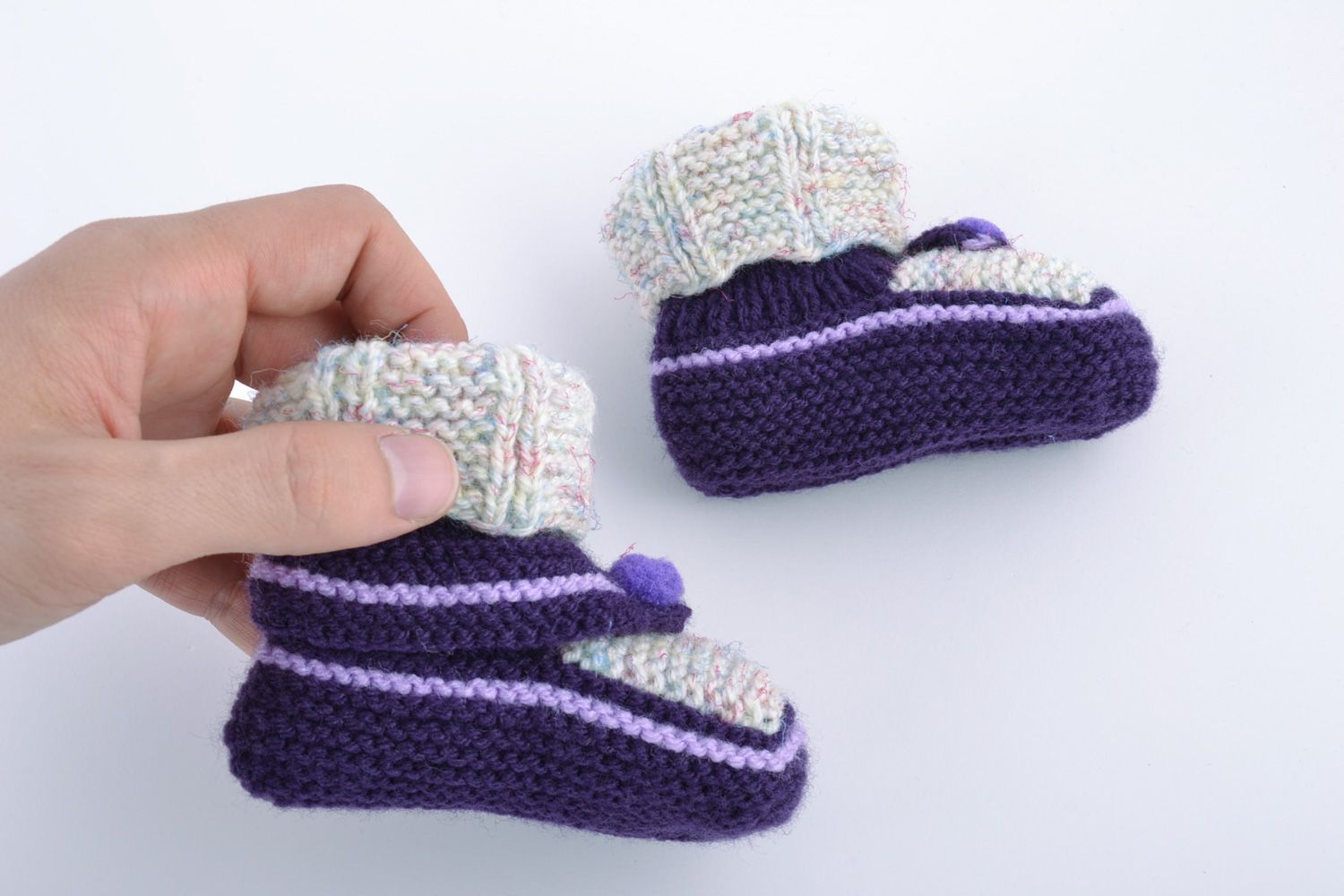 Chaussons bébé tricotés faits main en laine originaux et pratiques pour enfant photo 5
