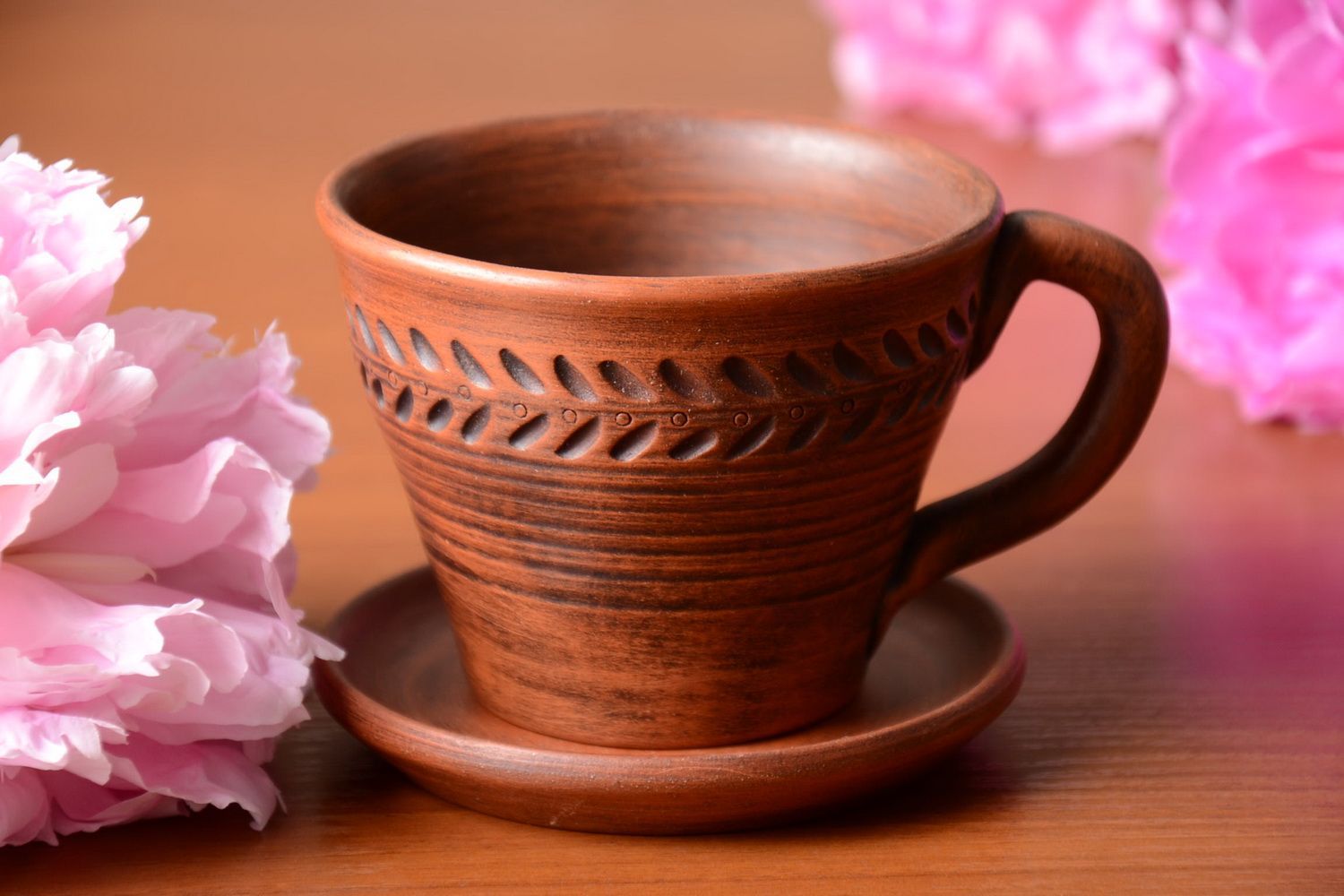 Чашка на блюдце керамическая коричневая объемом 300 мл красивые ручной работы фото 1
