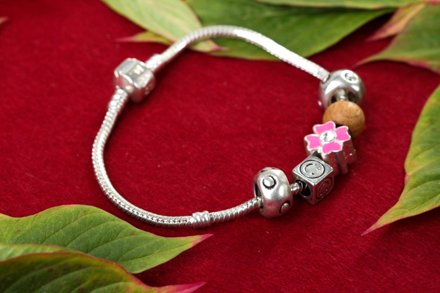 Bracelet métal Bijou fait main avec perles fantaisie Accessoire femme ou fille photo 1