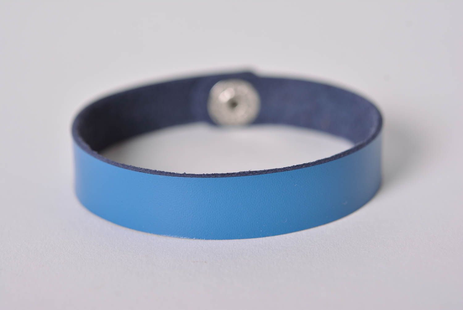 Синий браслет на руку ручной работы кожаный браслет украшение из кожи женское фото 1