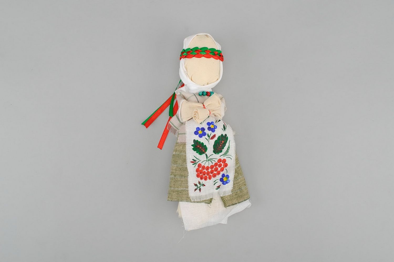 Doll motanka in ethnic style photo 3
