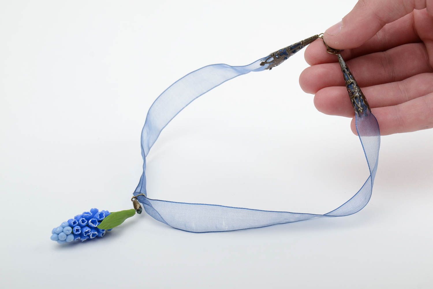 Handmade designer small cold porcelain blue muscari flower pendant necklace photo 2