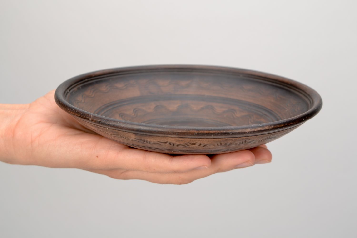 Плоская глиняная тарелка фото 2