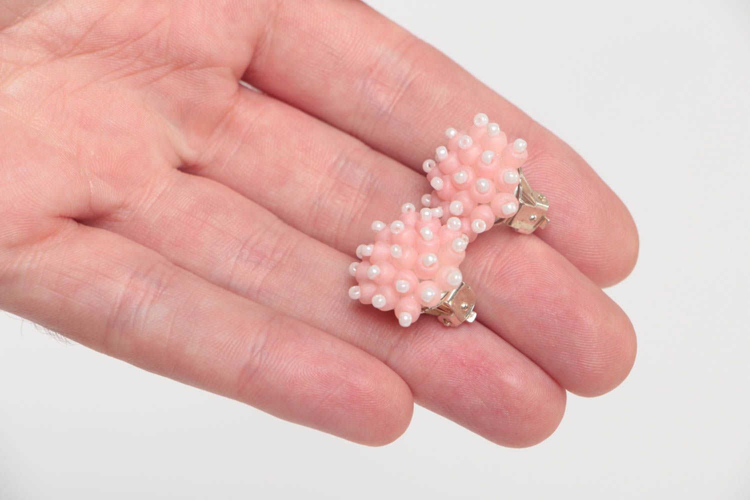 Boucles d'oreilles fait main Bijou original clips roses perles Accessoire femme photo 5