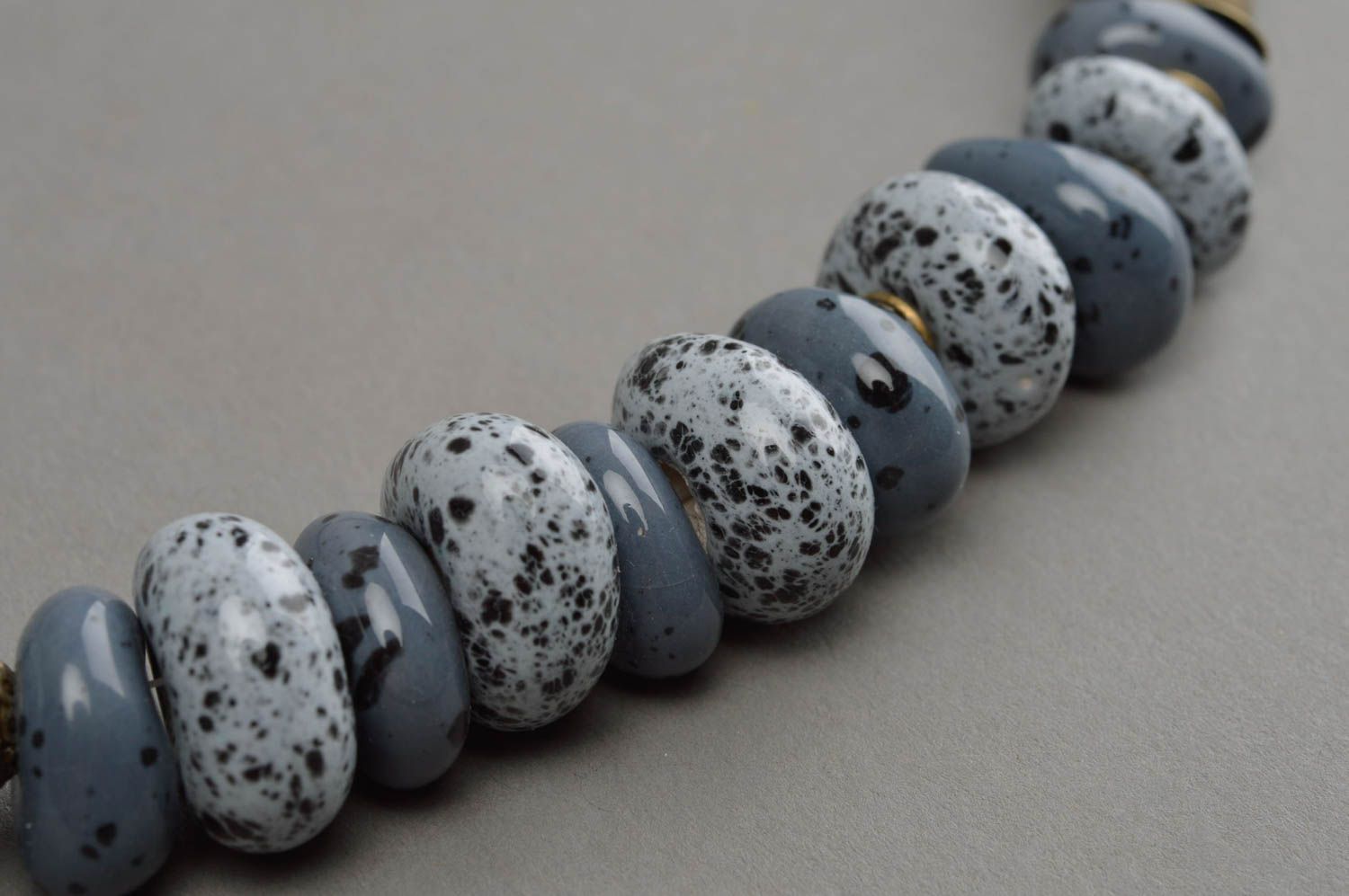 Collana di perline in argilla fatta a mano girocollo artigianale in stile etnico foto 4