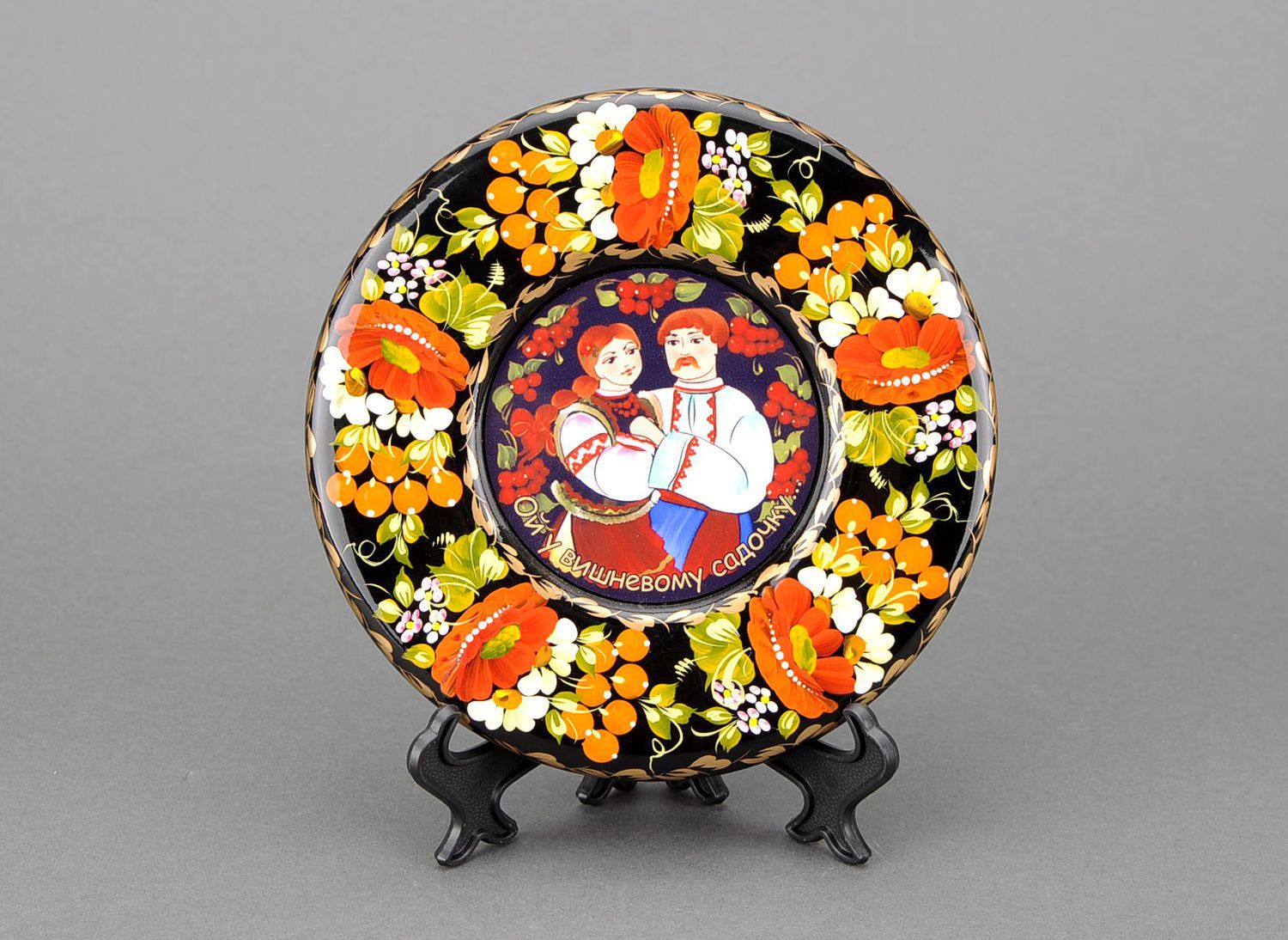 Деревянная декоративная тарелка с росписью фото 1