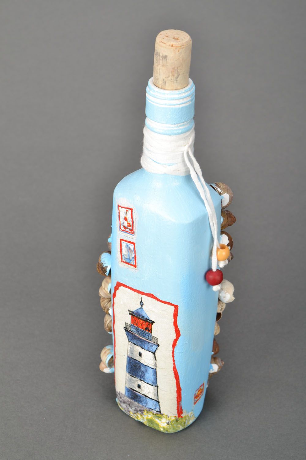 Декоративная бутылка с морскими мотивами фото 1