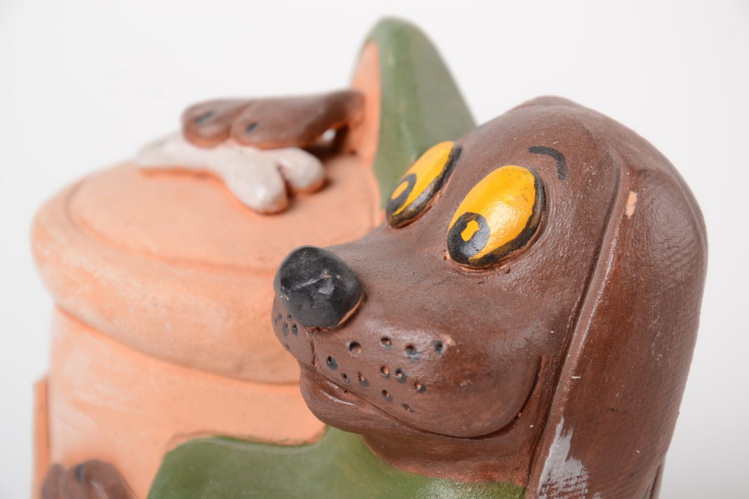 Tirelire chien avec sac en céramique peinte de couleurs acryliques faite main photo 5