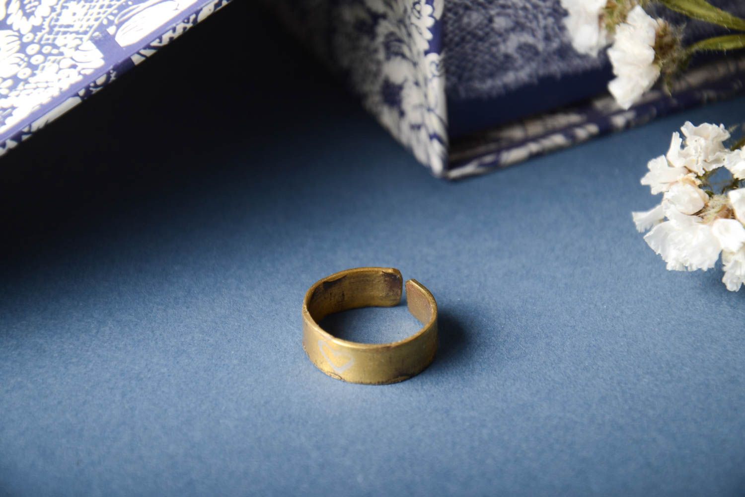 Кольцо ручной работы изящное кольцо из меди женский перстень с сердечком фото 1