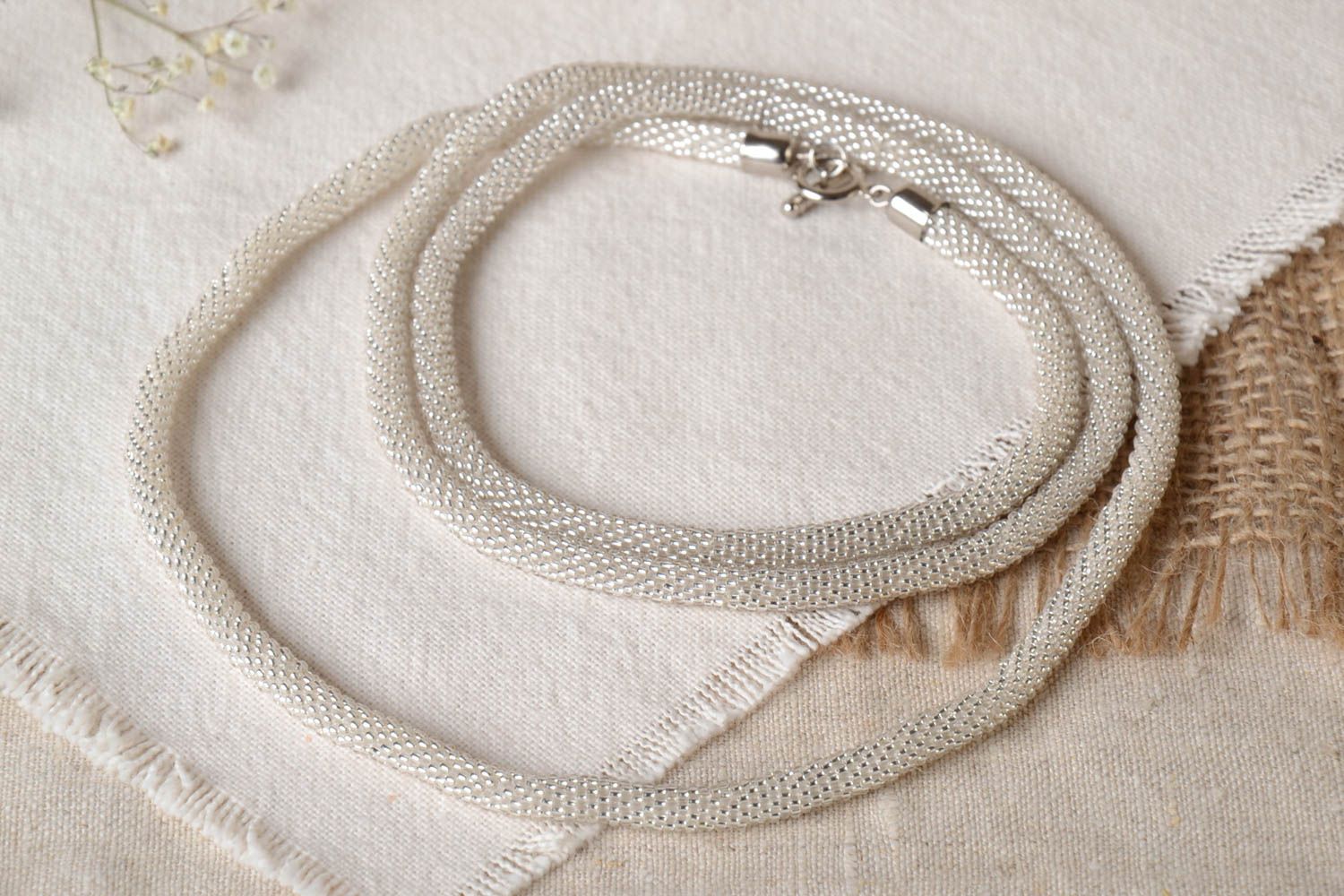 Collier spirale Bijou fait main blanc perles rocaille design Cadeau femme photo 1