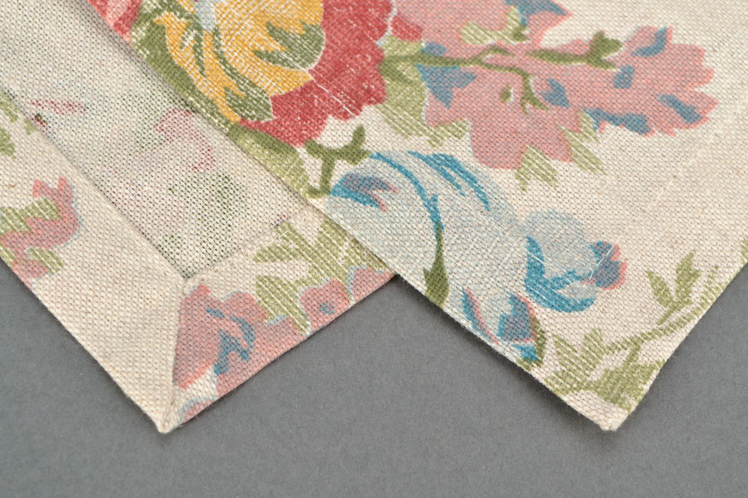 Chemin de table en tissu de coton et polyamide avec impression florale fait main photo 3