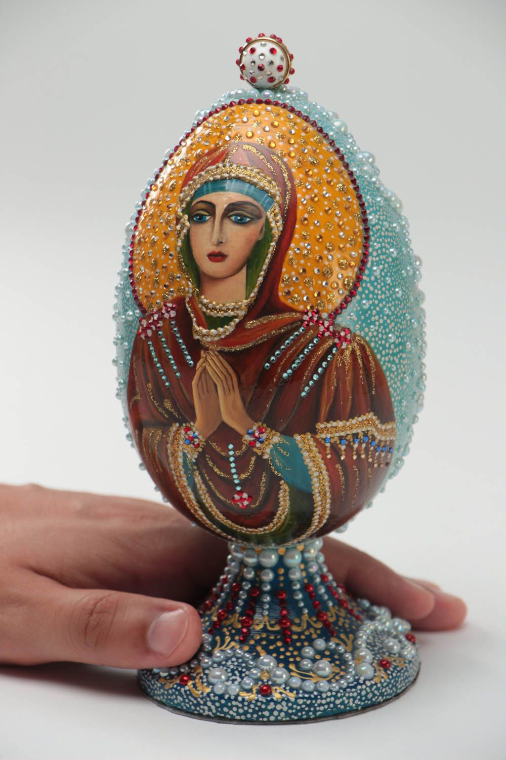Oeuf peint en bois décoratif fait main avec icône religieuse sur support photo 5