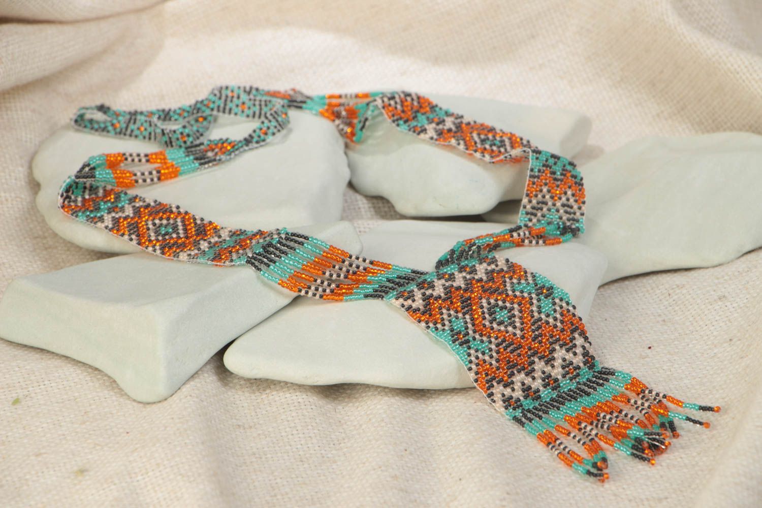 Collar de abalorios artesanal original vistoso con ornamento guerdán tradicional foto 1