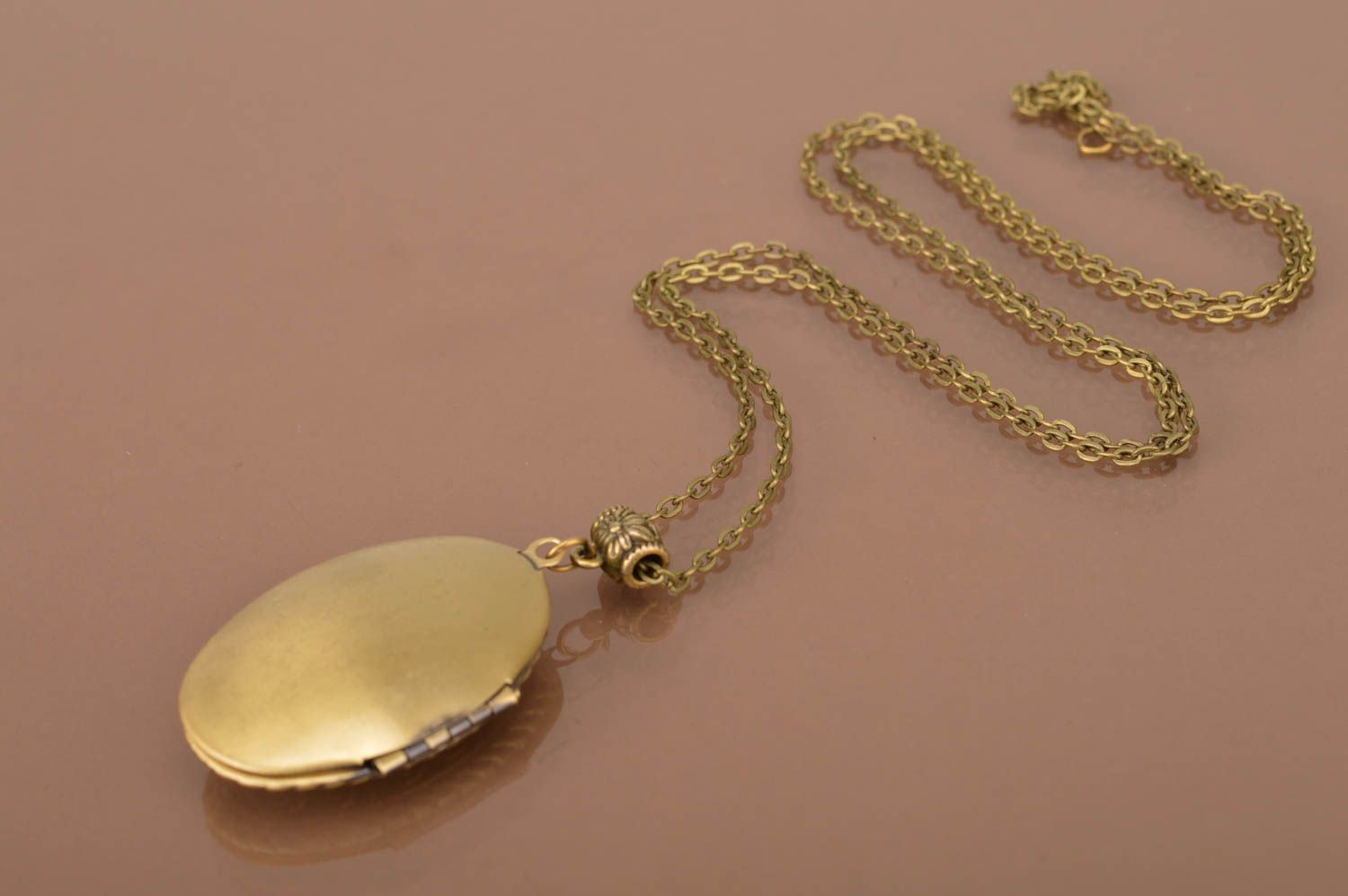 Pendentif médaillon Bijoux fait main en métal Accessoire femme vintage ovale photo 4