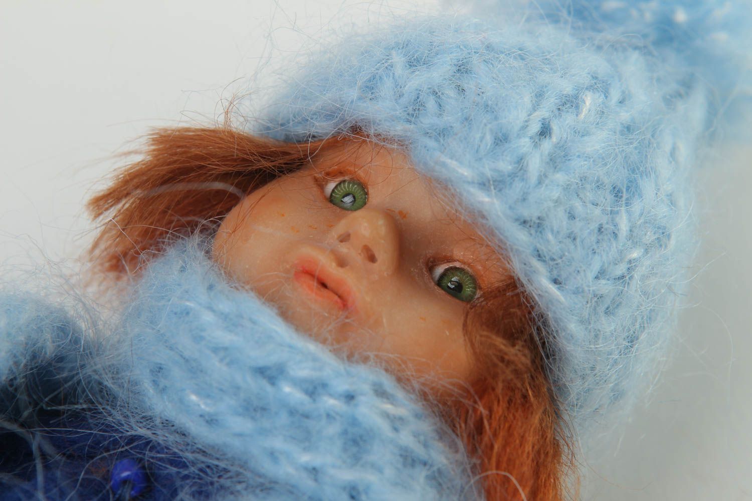 Декоративная кукла рыжая игрушка ручной работы дизайнерская кукла в синем пальто фото 3