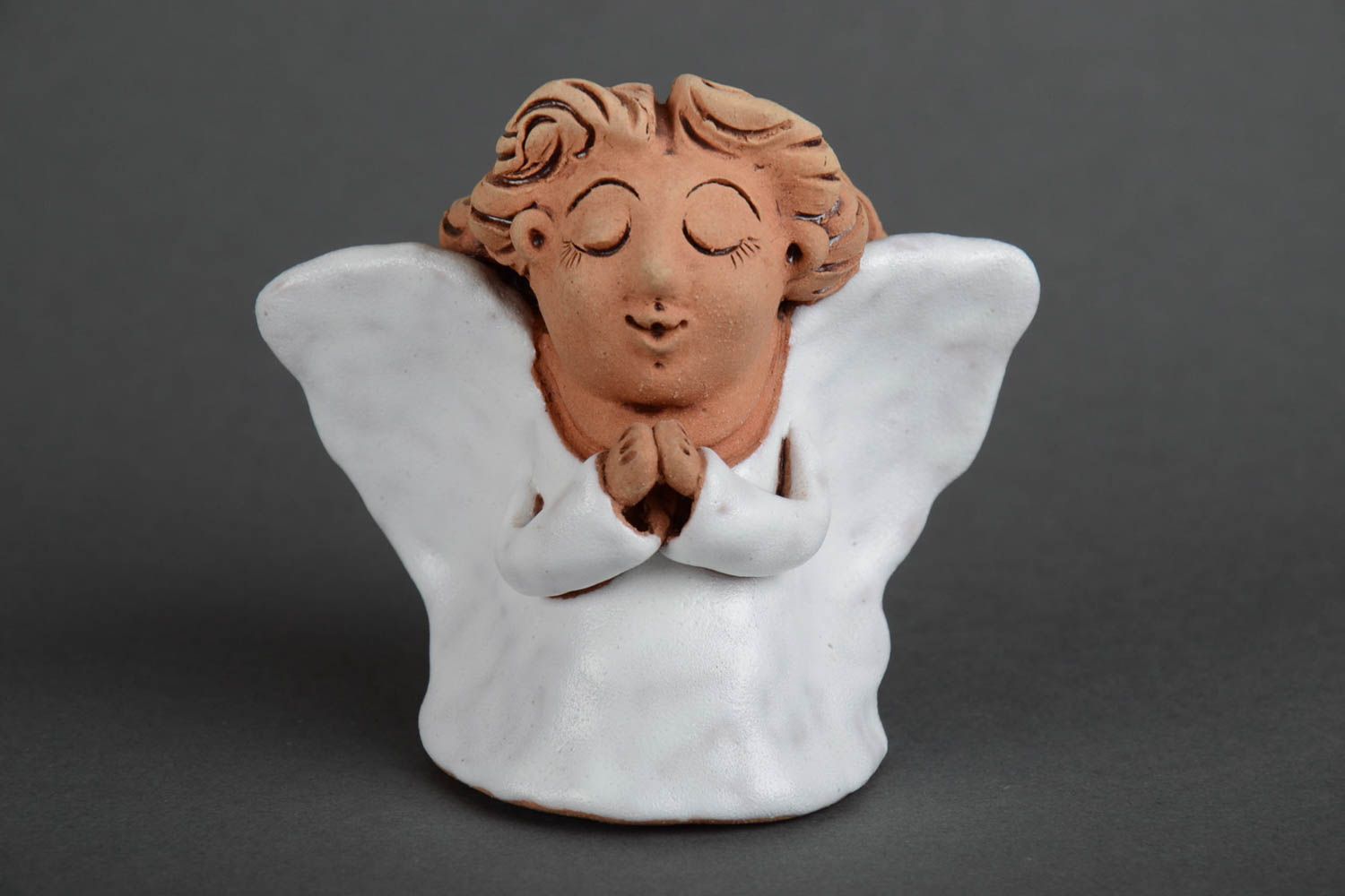 Авторская расписная глиняная фигурка ангела с эмалью и глазурью ручной работы фото 2