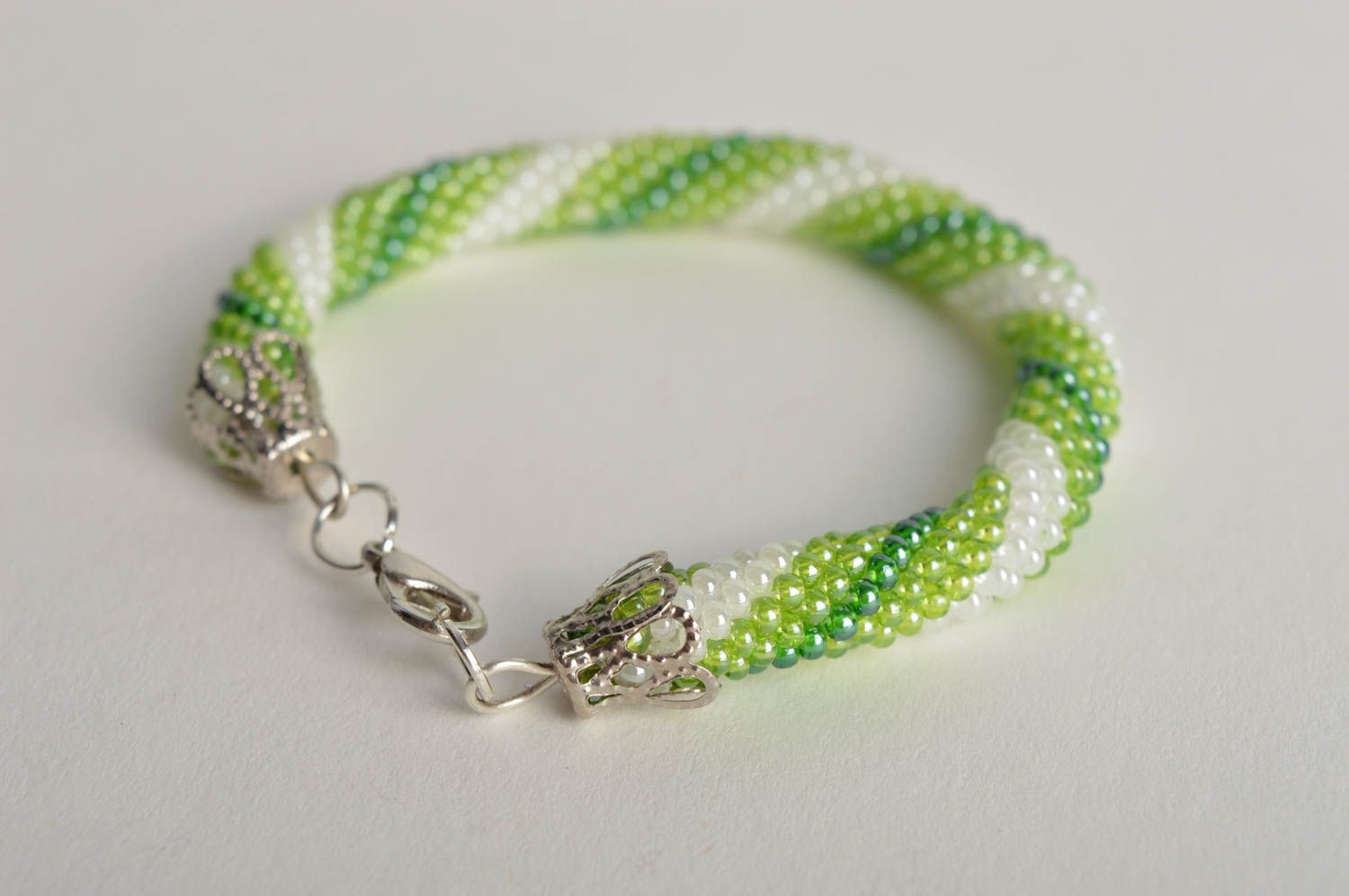 Handmade green wrist bracelet beaded elegant bracelet female accessory photo 3