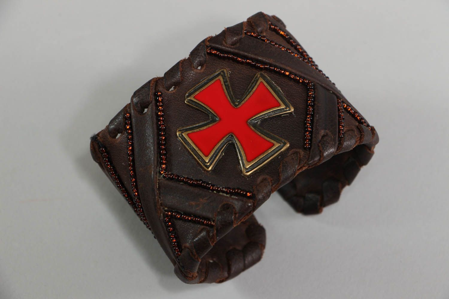 Leather bracelet Crusader photo 3