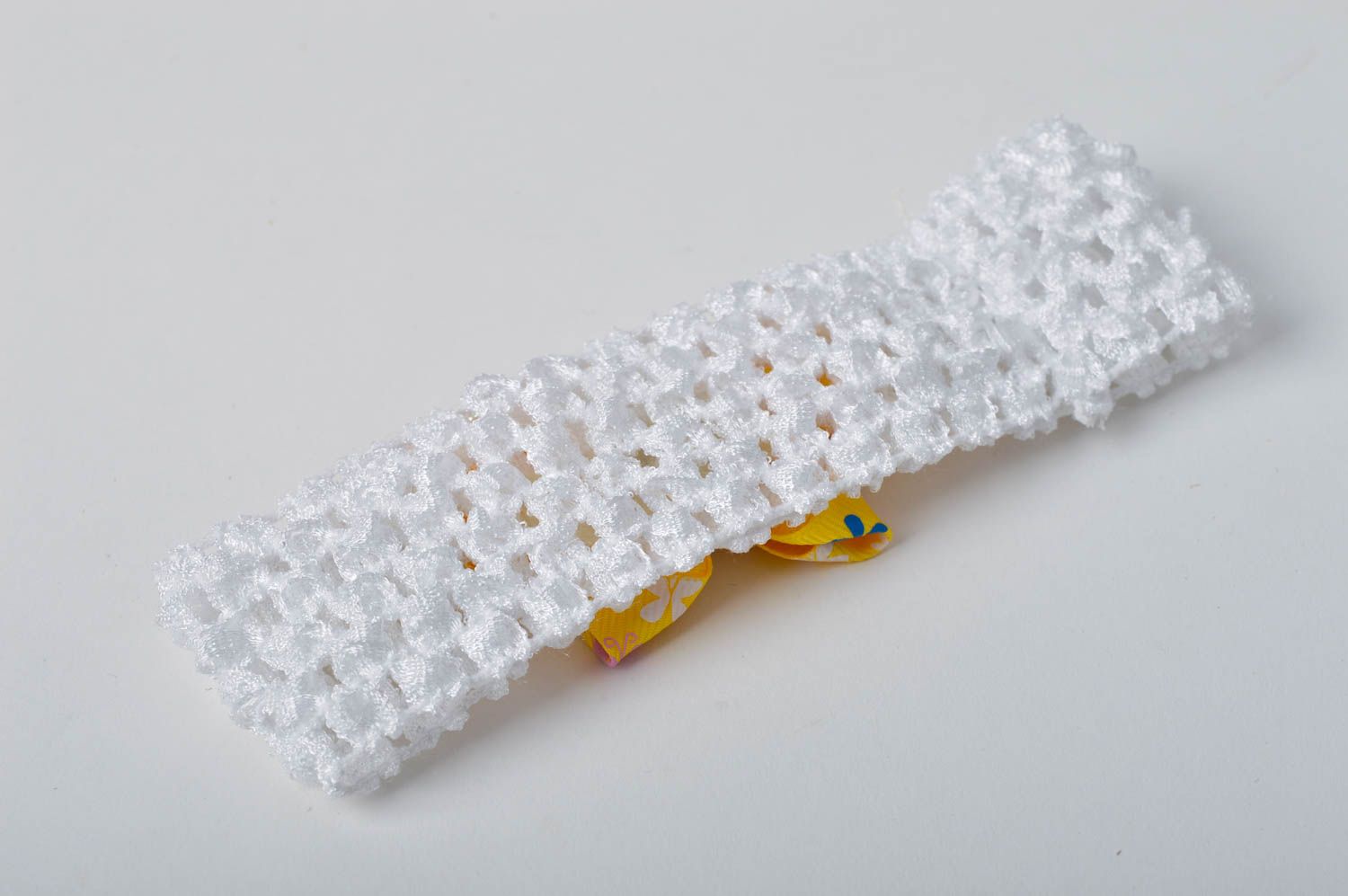 Haarband mit Blumen schöner handgemachter Schmuck Accessoire für Haare in Weiß foto 4
