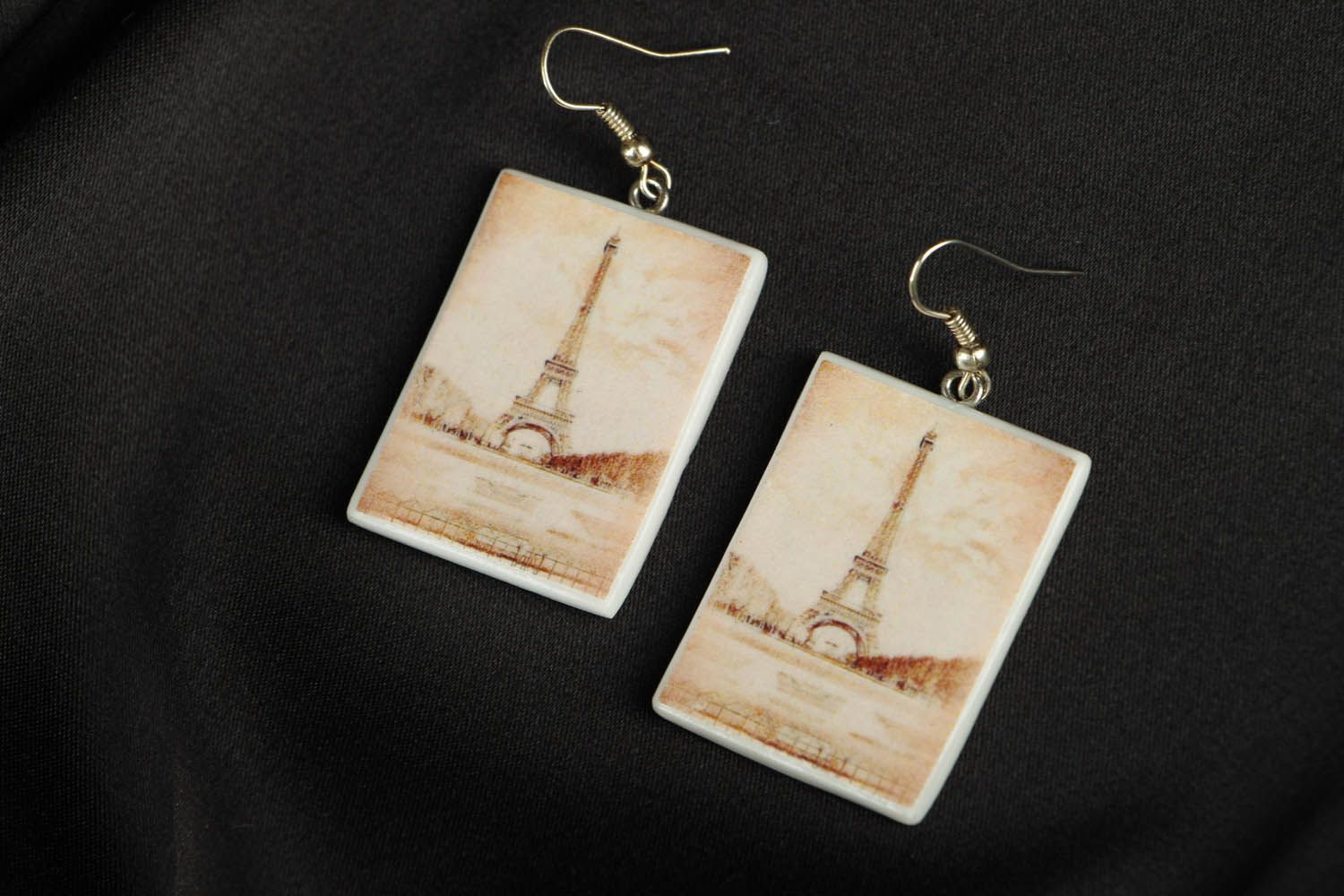 Ohrringe aus Polymerton mit Abbildung vom Eiffelturm foto 1