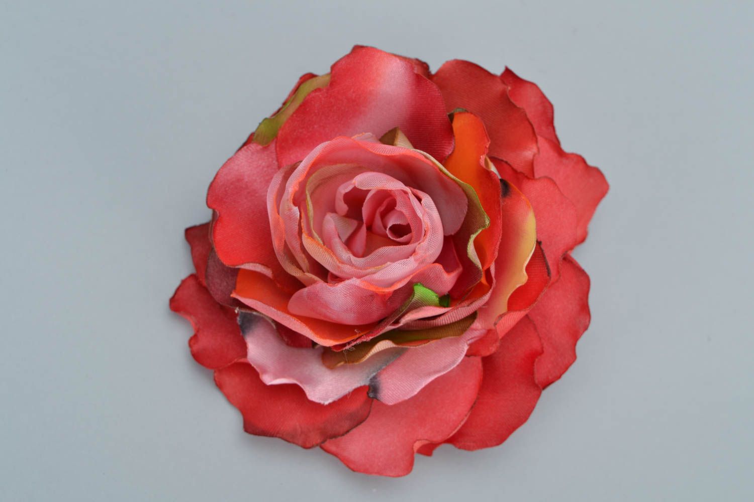 Rosa rote Blumen Haarklammer aus Atlas und Organza effektvoll bunt handgemacht foto 2