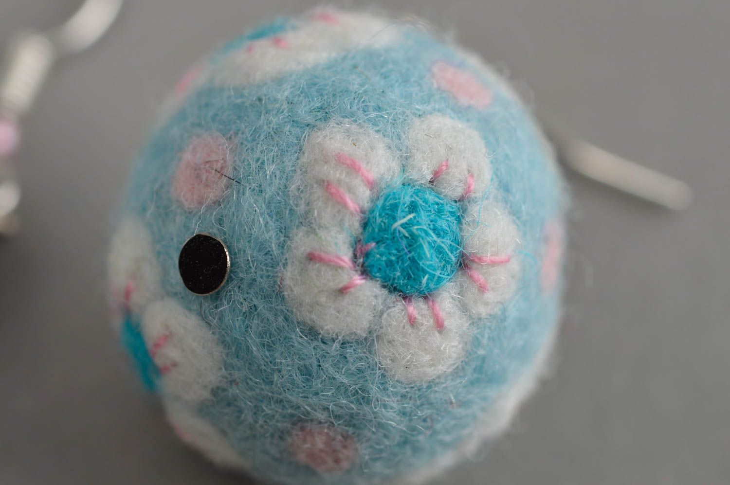 Boucles d'oreilles boules bleues à motif floral en laine feutrée faites main photo 5