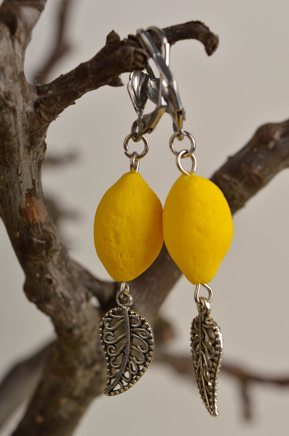 Modeschmuck Ohrhänger handmade Polymer Schmuck in Gelb Accessoire für Frauen foto 1