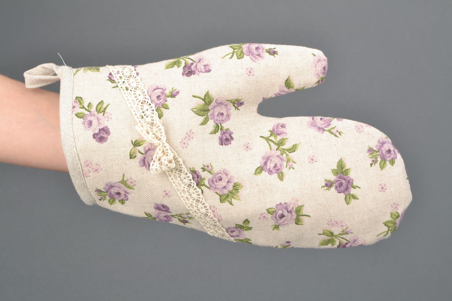 Gant de cuisine motif fleurs en coton et polyamide avec dentelle fait main  photo 2