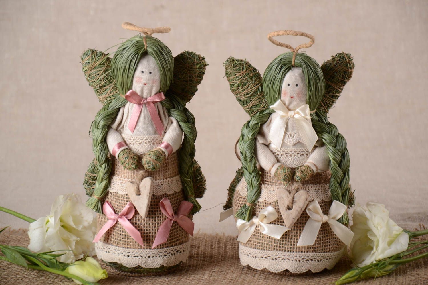 Juego de 2 figuras de ángeles hechas a mano colgantes originales diseño de casa foto 1