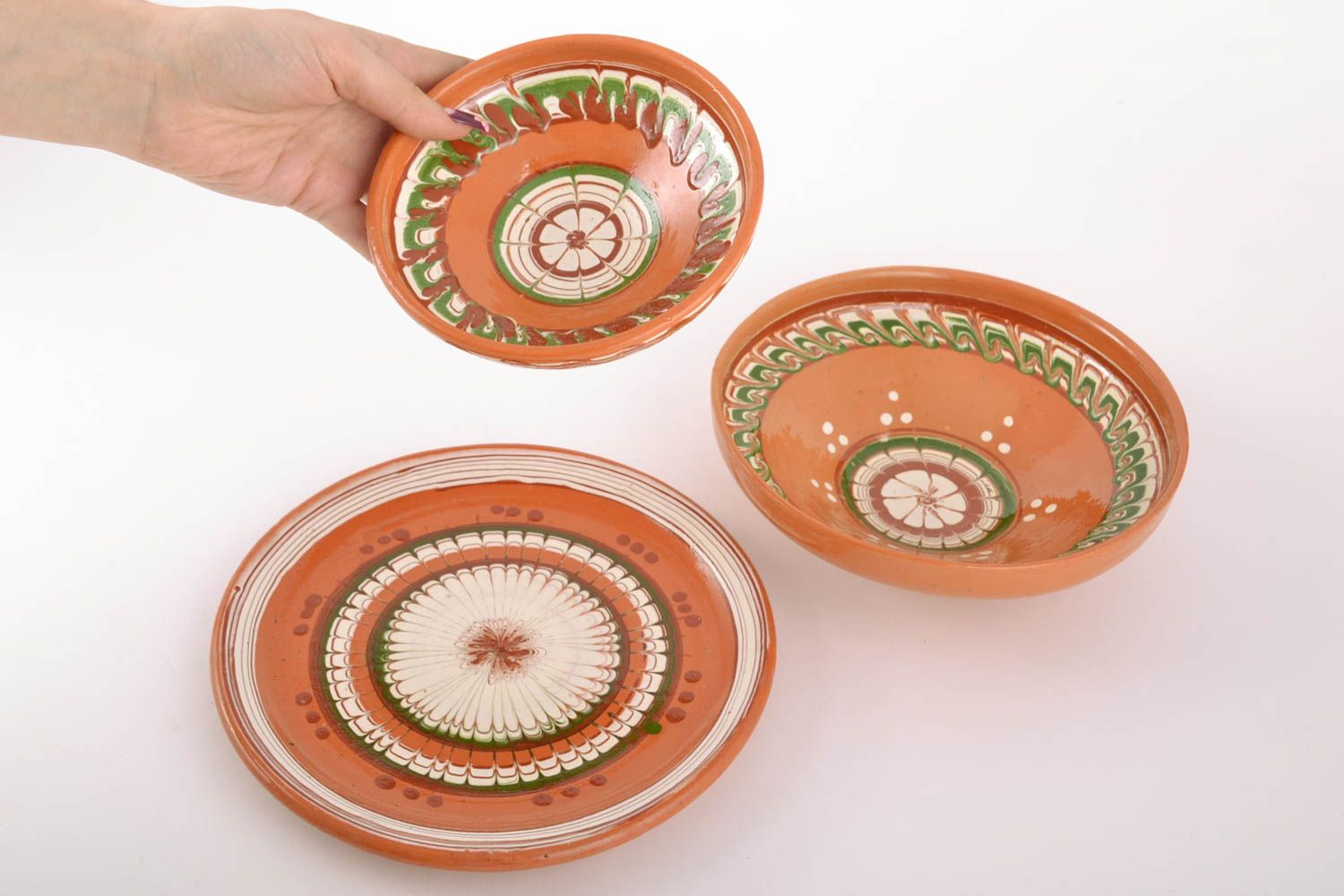 Глубокие и плоская керамические тарелки с ангобами фляндровка фото 2
