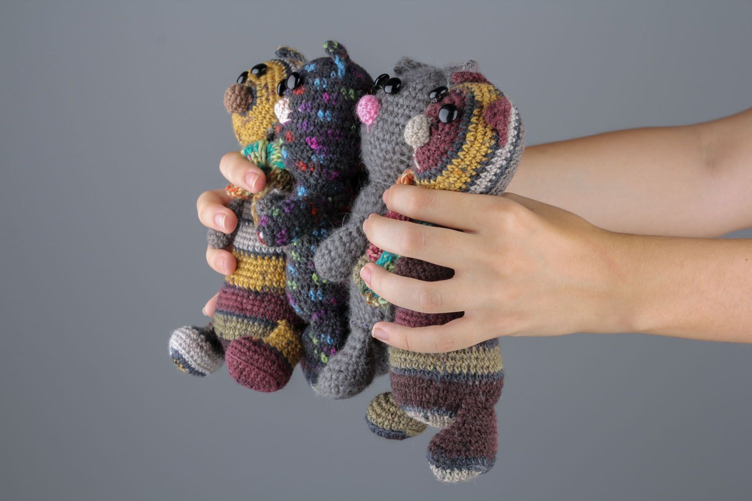 Giocattoli a maglia fatti a mano pupazzi morbidi a forma di quattro amiche foto 2