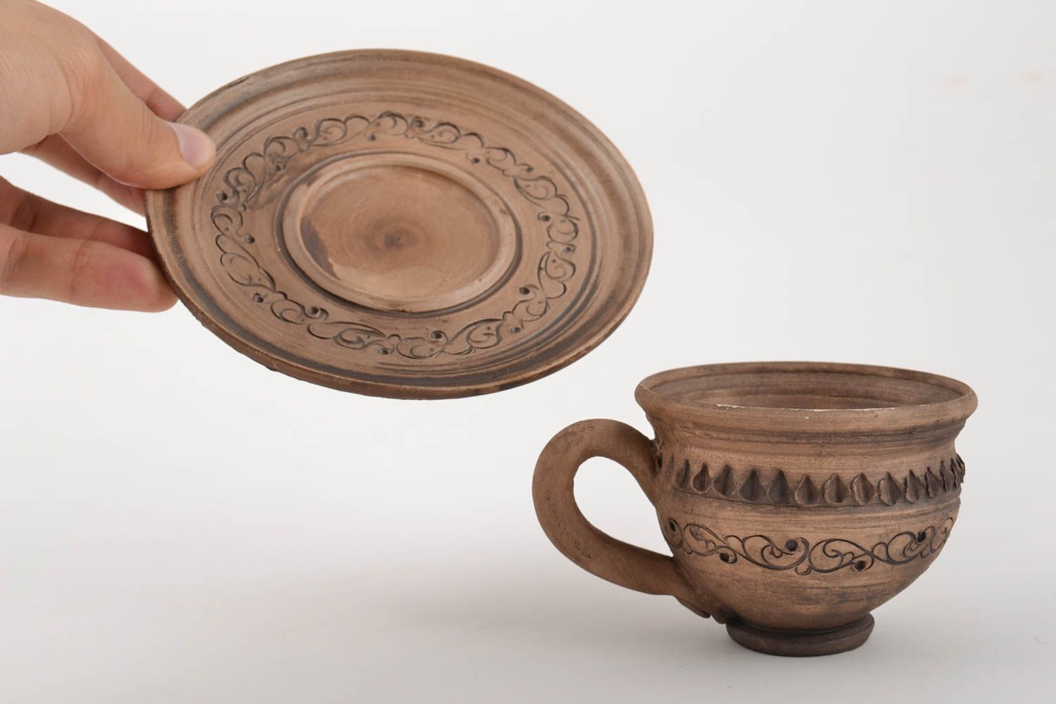 Глиняная кружка с блюдцем для чая и кофе молочная керамика ручной работы 150 мл фото 3