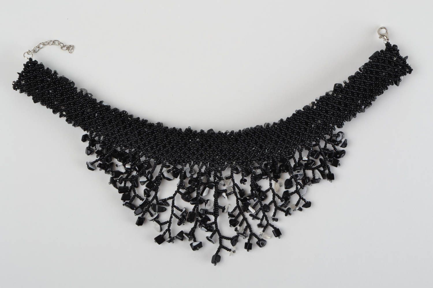 Collar de abalorios y piedras naturales artesanal negro original elegante foto 5
