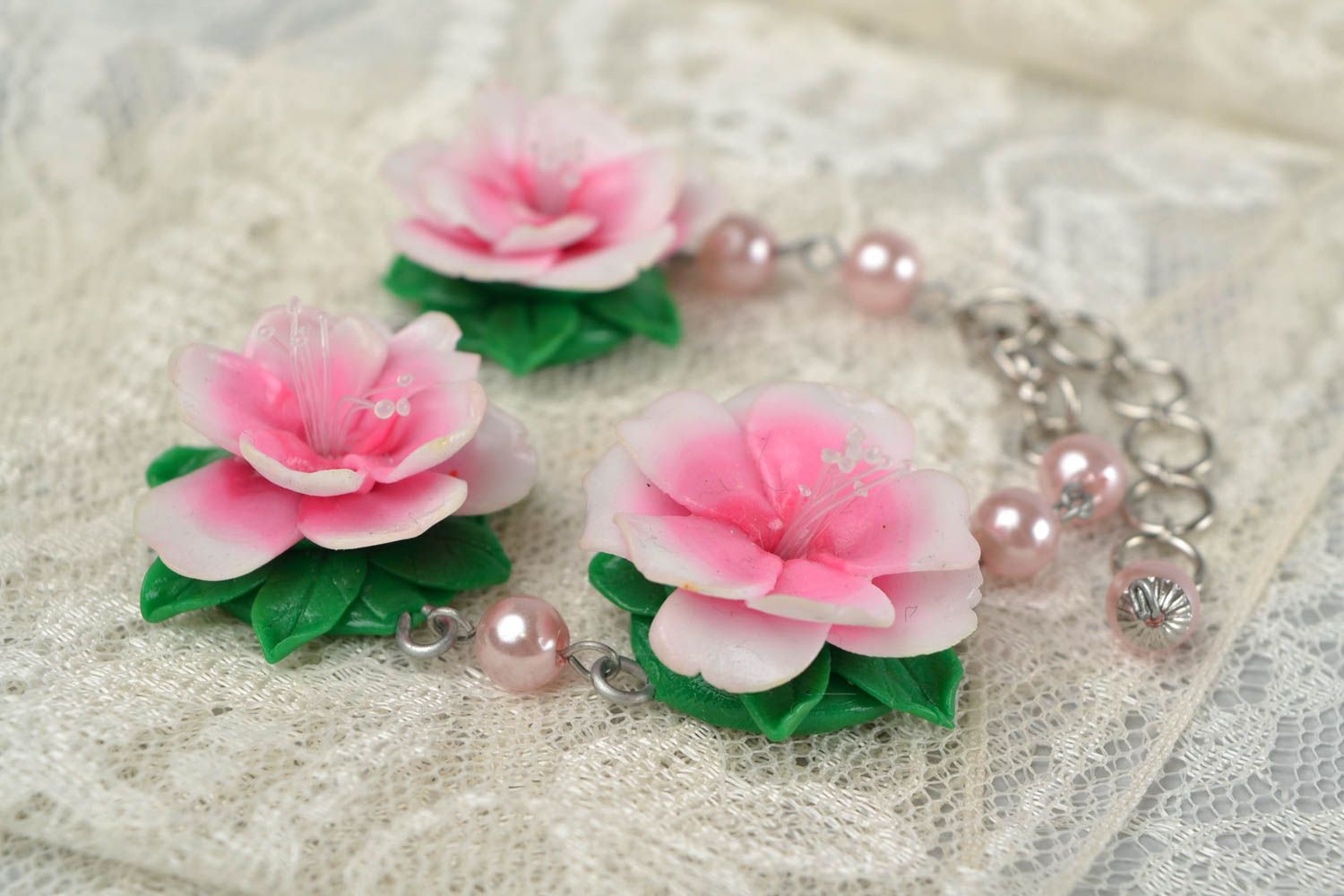 Pulsera de arcilla polimérica artesanal con flores original bonita Rosa de té foto 2