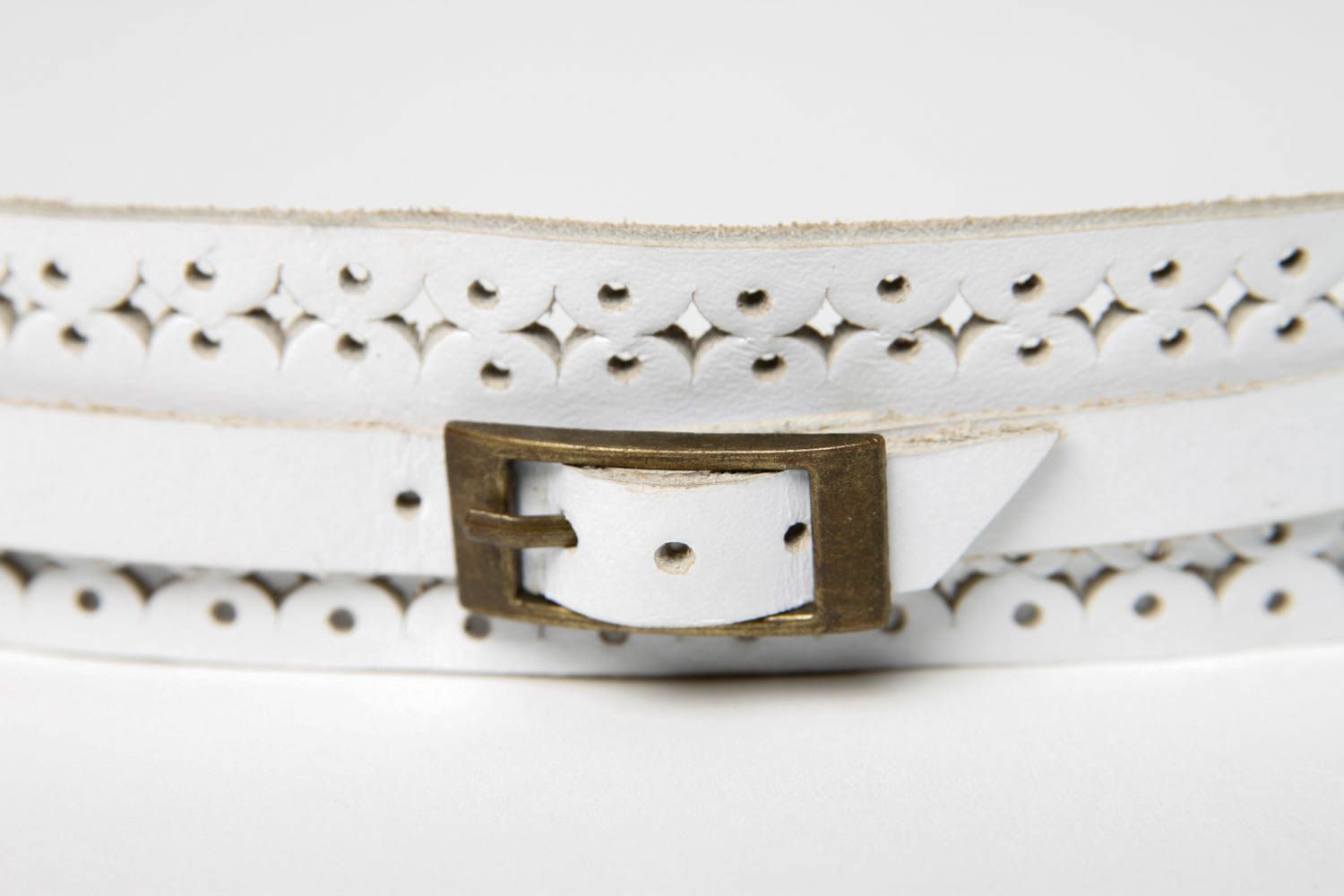 Bracelet en cuir blanc Bijou fait main large à motifs Cadeau pour femme photo 4