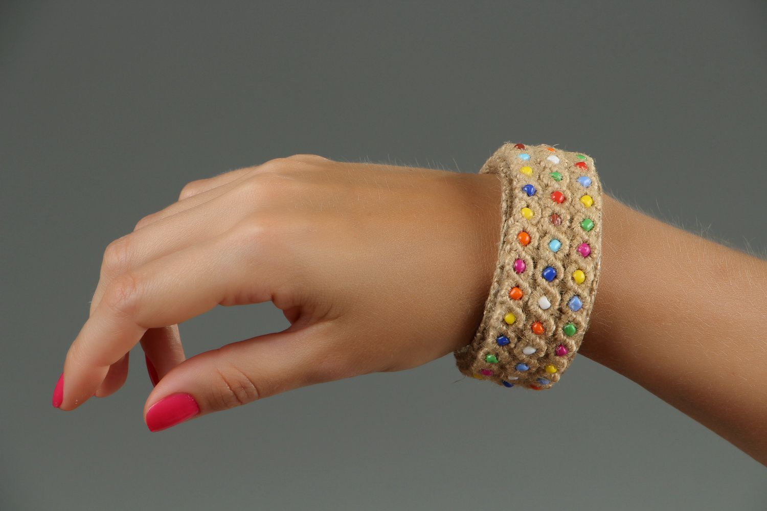 Плетеный браслет с разноцветным бисером фото 4