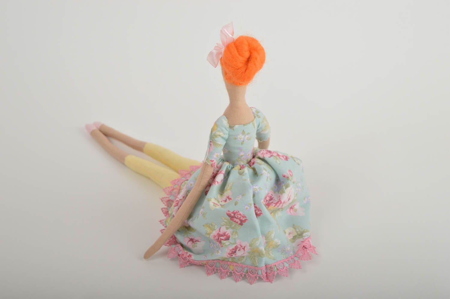Игрушка ручной работы интерьерная игрушка в виде куклы декор для дома красивая фото 3