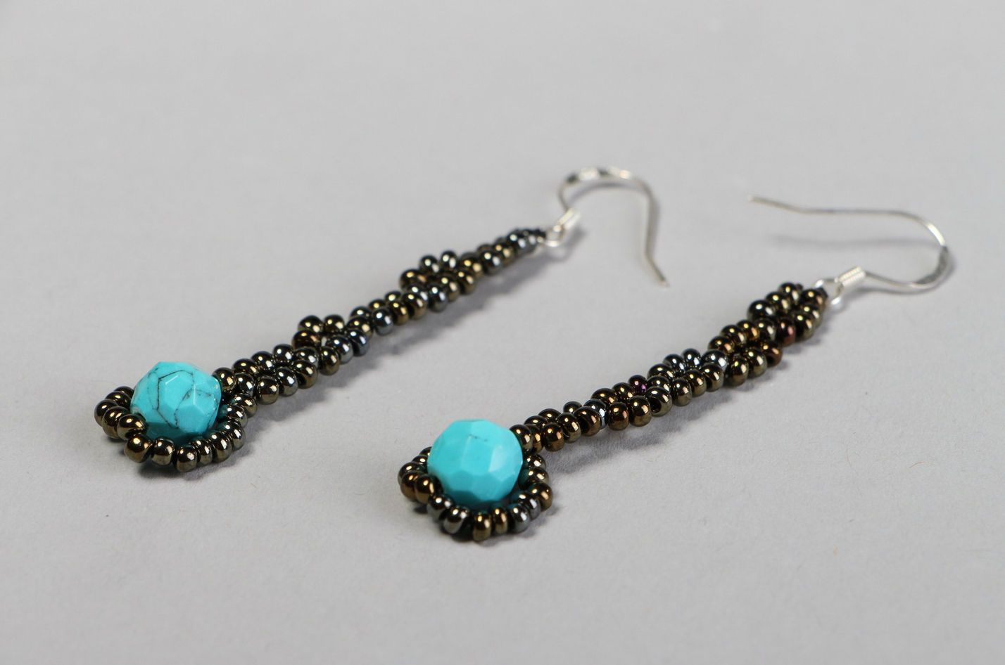 Boucles d'oreilles pendantes en perles et turquoise photo 3