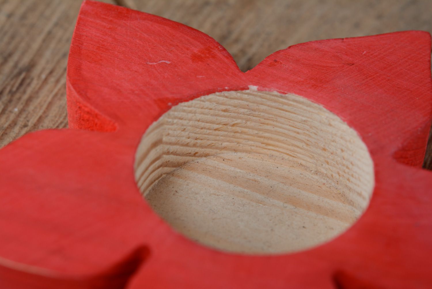 Support en bois pour bougie fait main en forme de fleur rouge décoratif photo 3