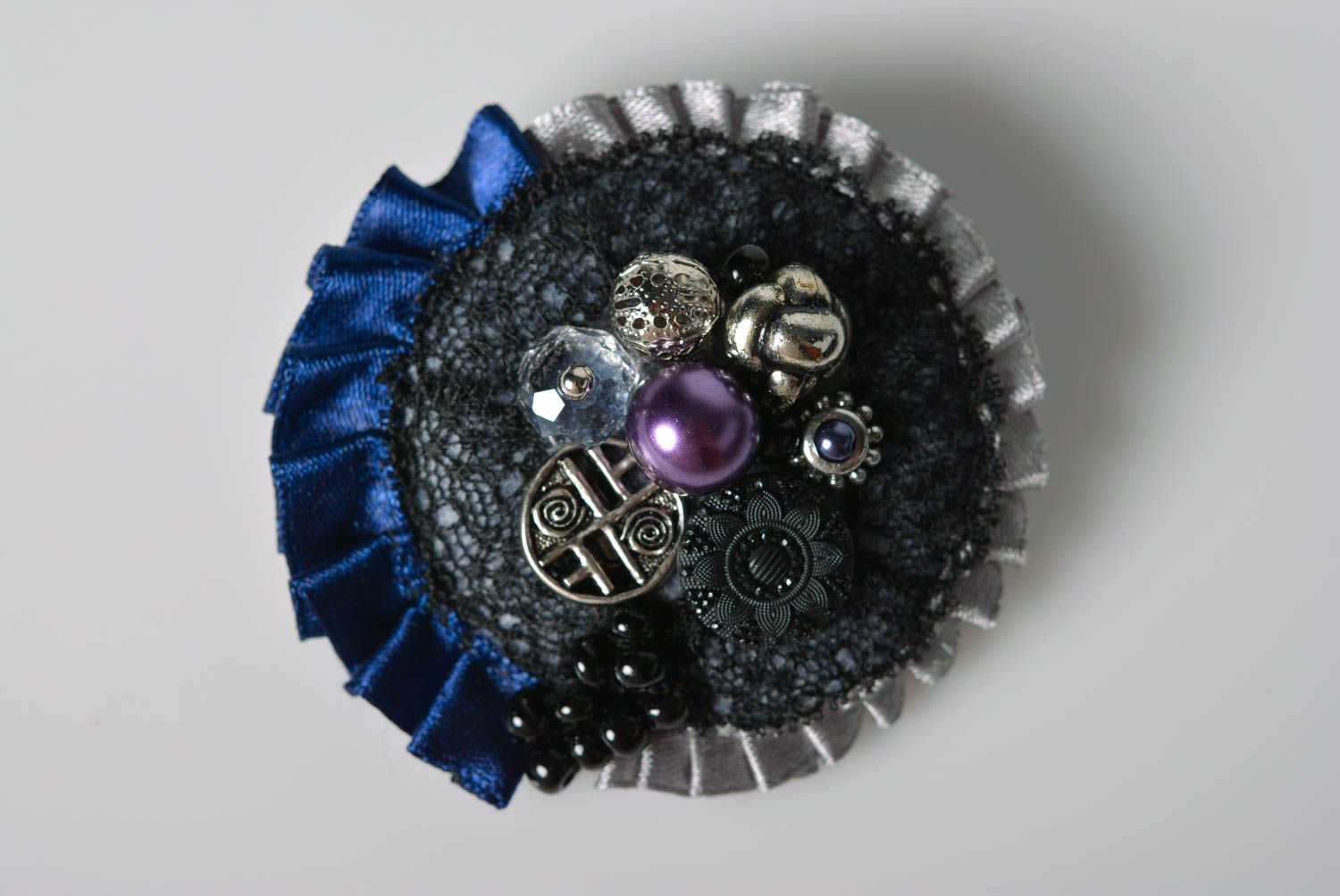 Broche bleue faite main Accessoire femme design original Cadeau pour femme photo 1