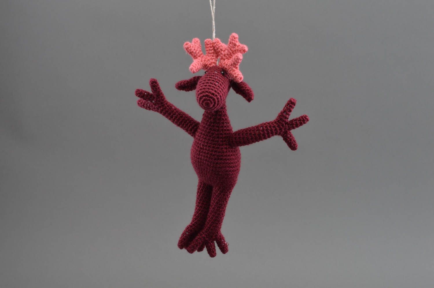 Peluche cerf bordeaux tricotée petite originale belle faite main pour enfant photo 3
