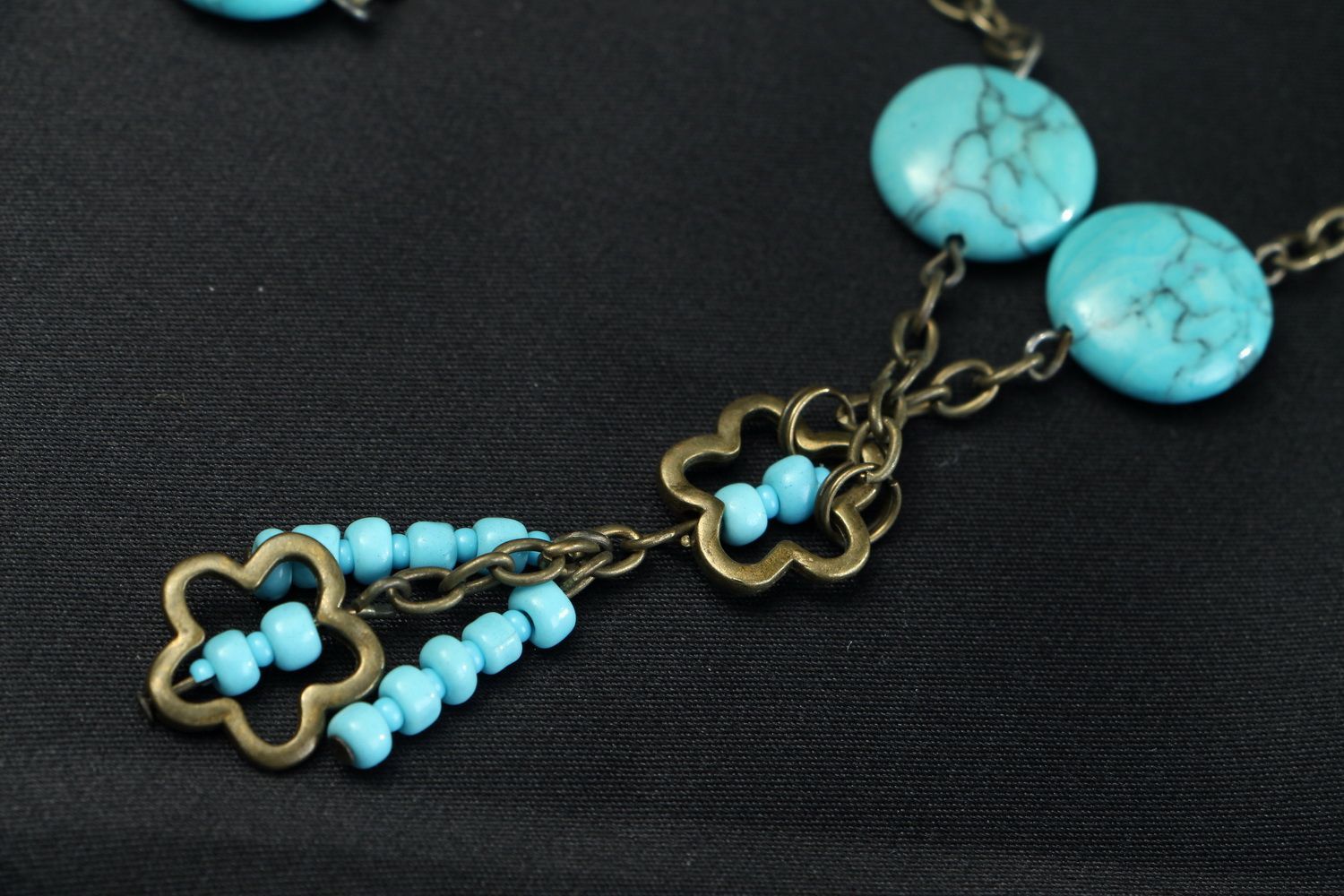 Beaded necklace made of bronze and turquoise photo 3