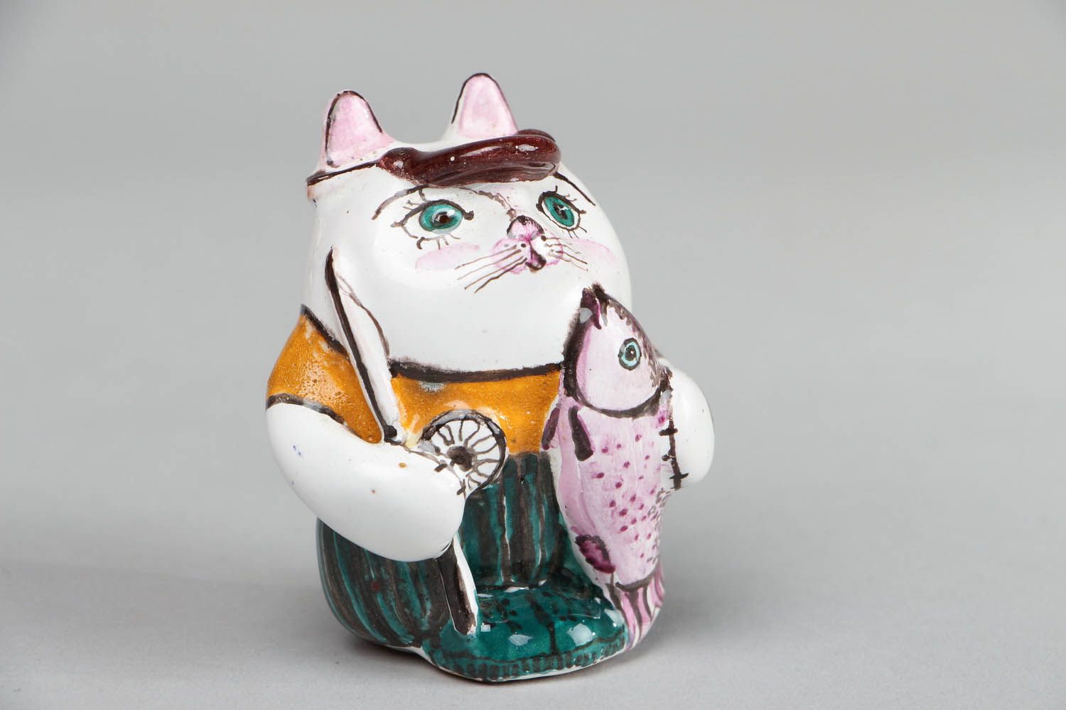 Figurine céramique faite à main Chat avec pêche photo 1