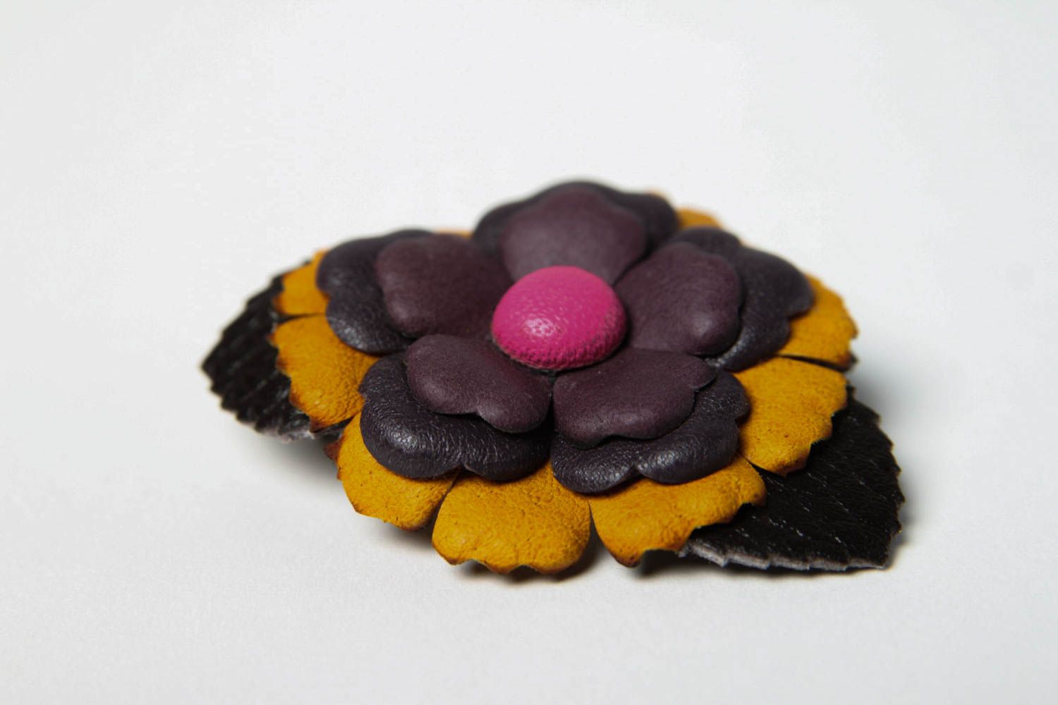 Broche Barrette en cuir faite main fleur design originale Accessoire femme photo 4