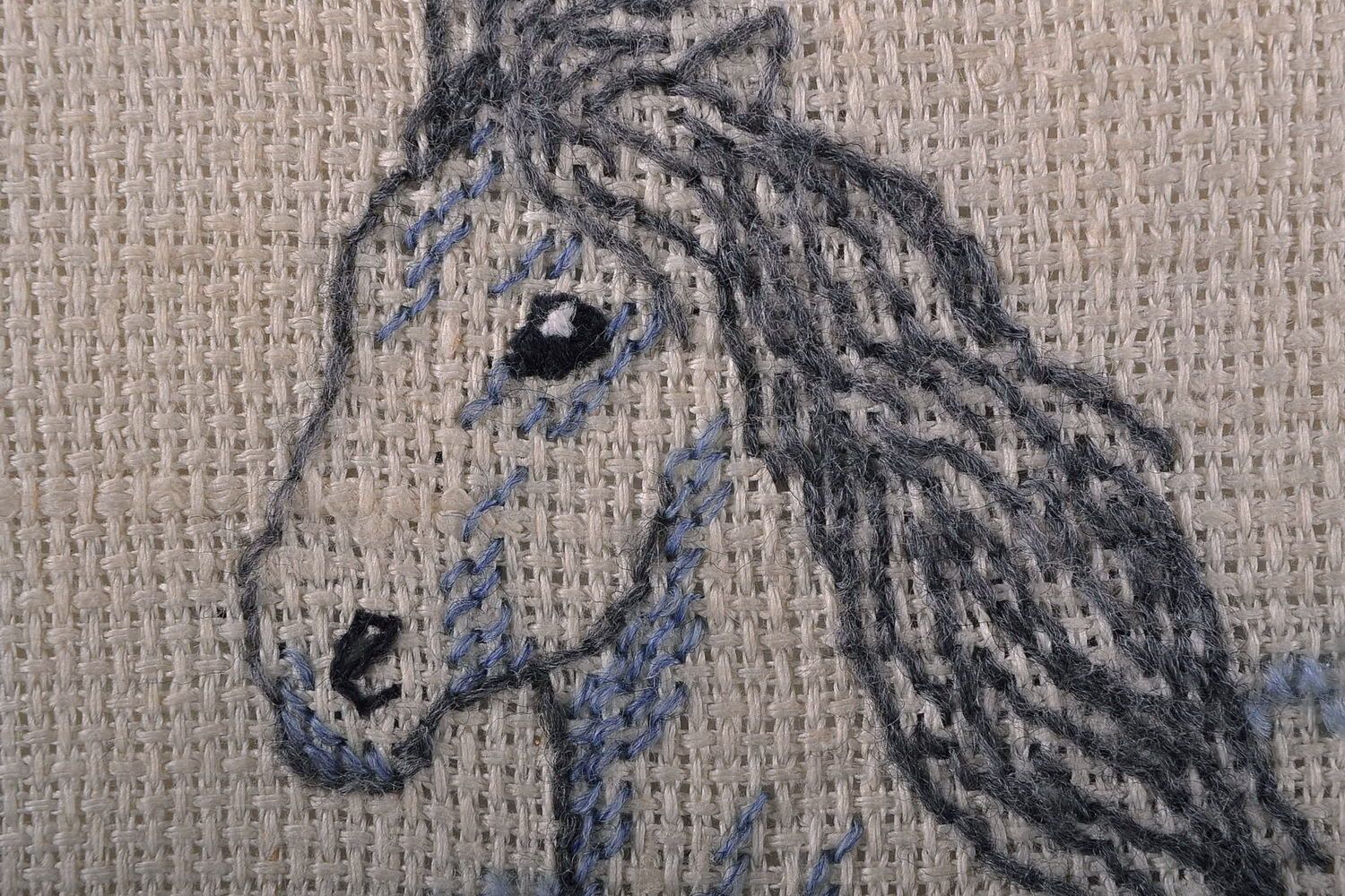 Embroidered painting Running horse photo 2