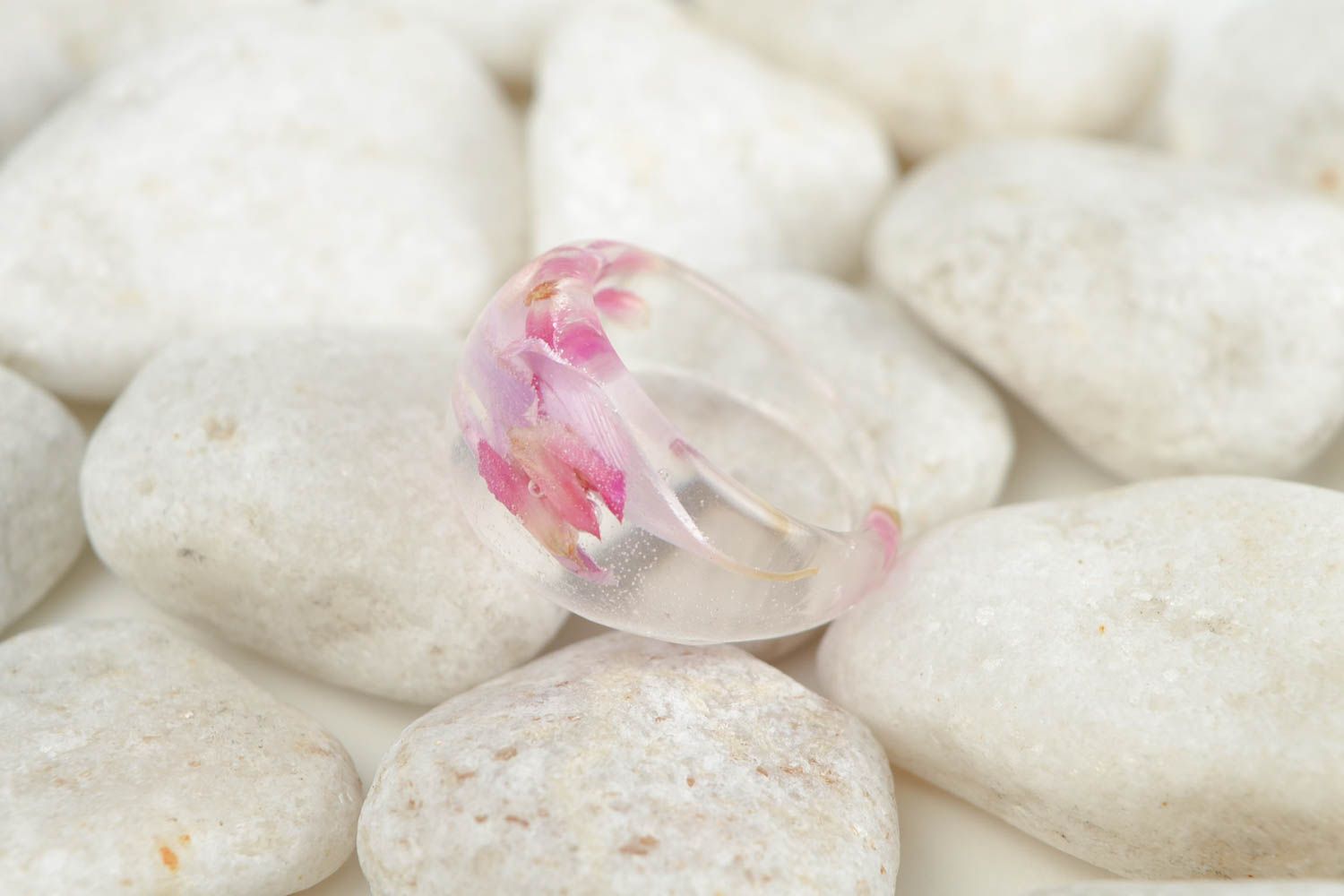 Кольцо ручной работы модное кольцо розовое нежное кольцо с цветами прозрачное фото 1