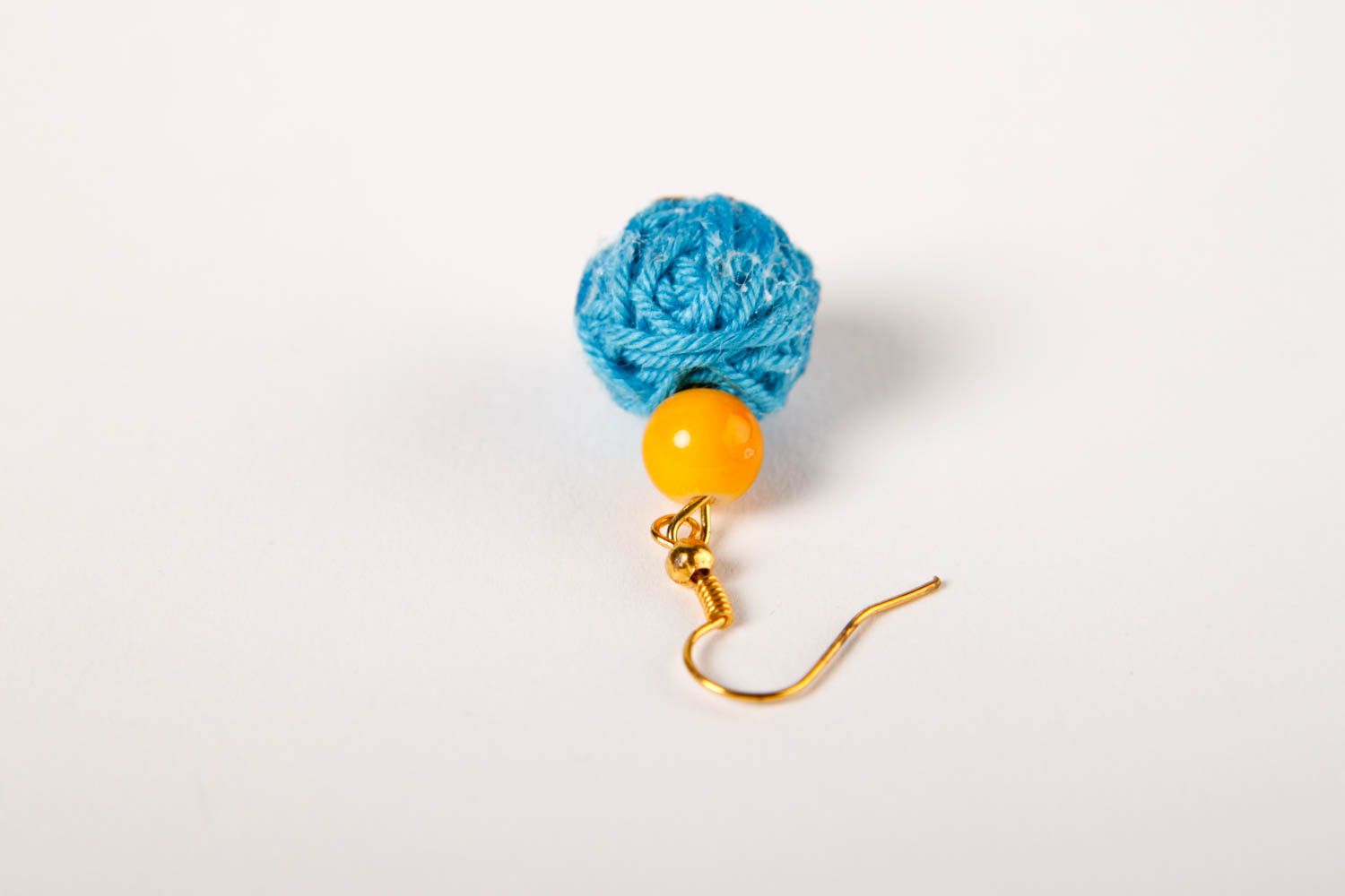 Нитяные серьги украшение ручной работы серьги из ниток голубые с желтым фото 4