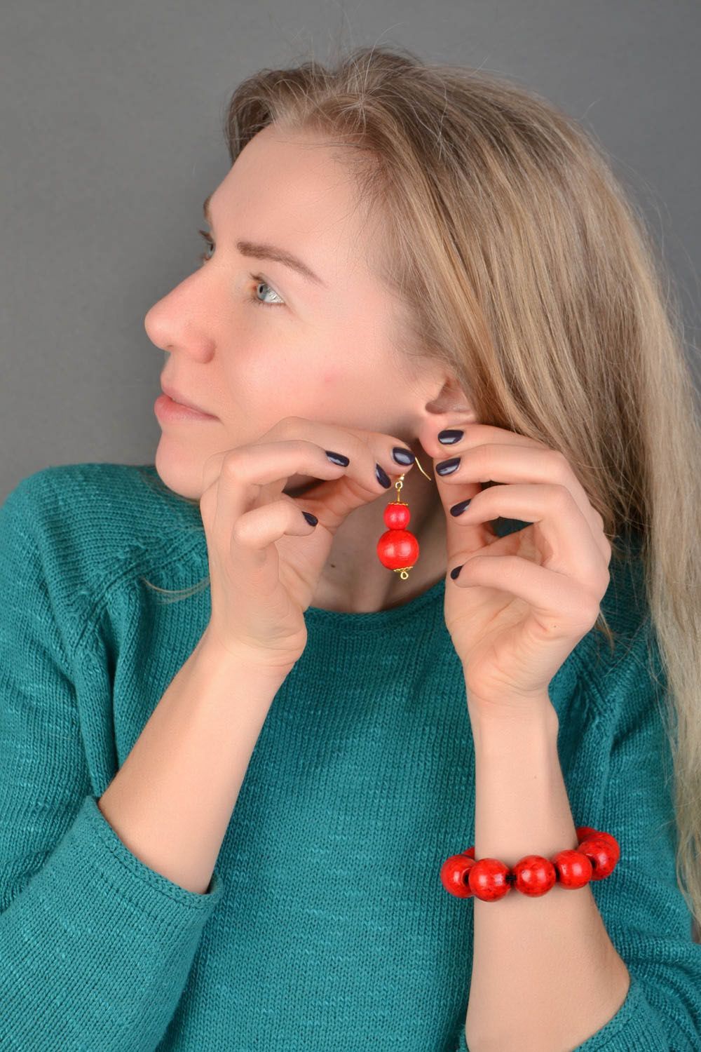 Ensemble de bijoux en bois faits main Boucles d'oreilles et bracelet rouges photo 2