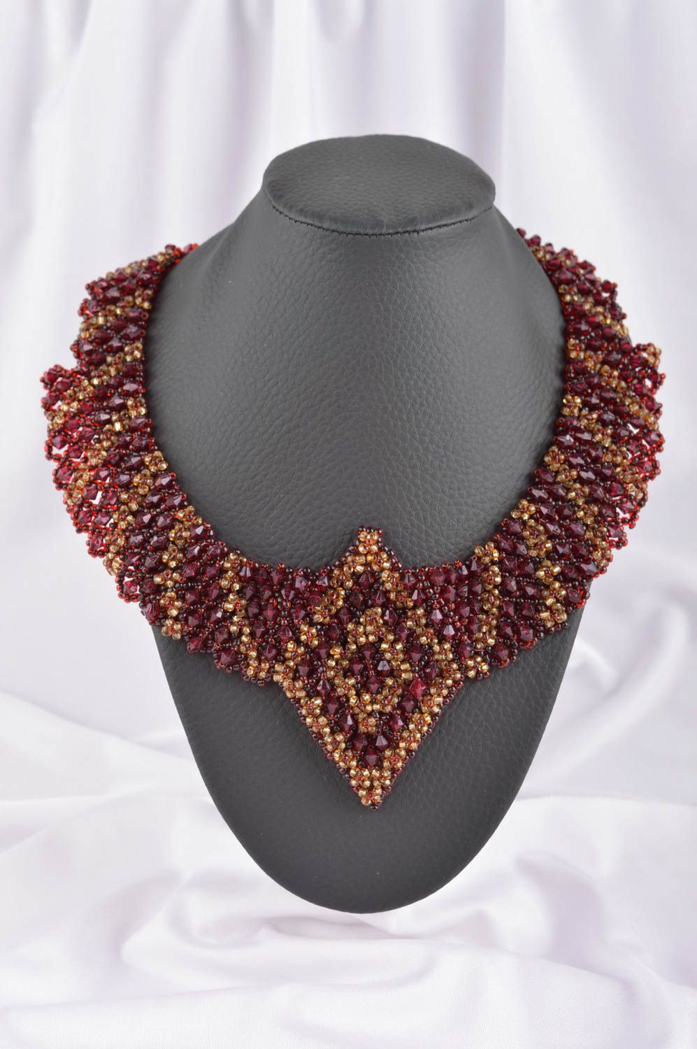 Колье из бисера украшение ручной работы красное вечернее ожерелье из бисера фото 1
