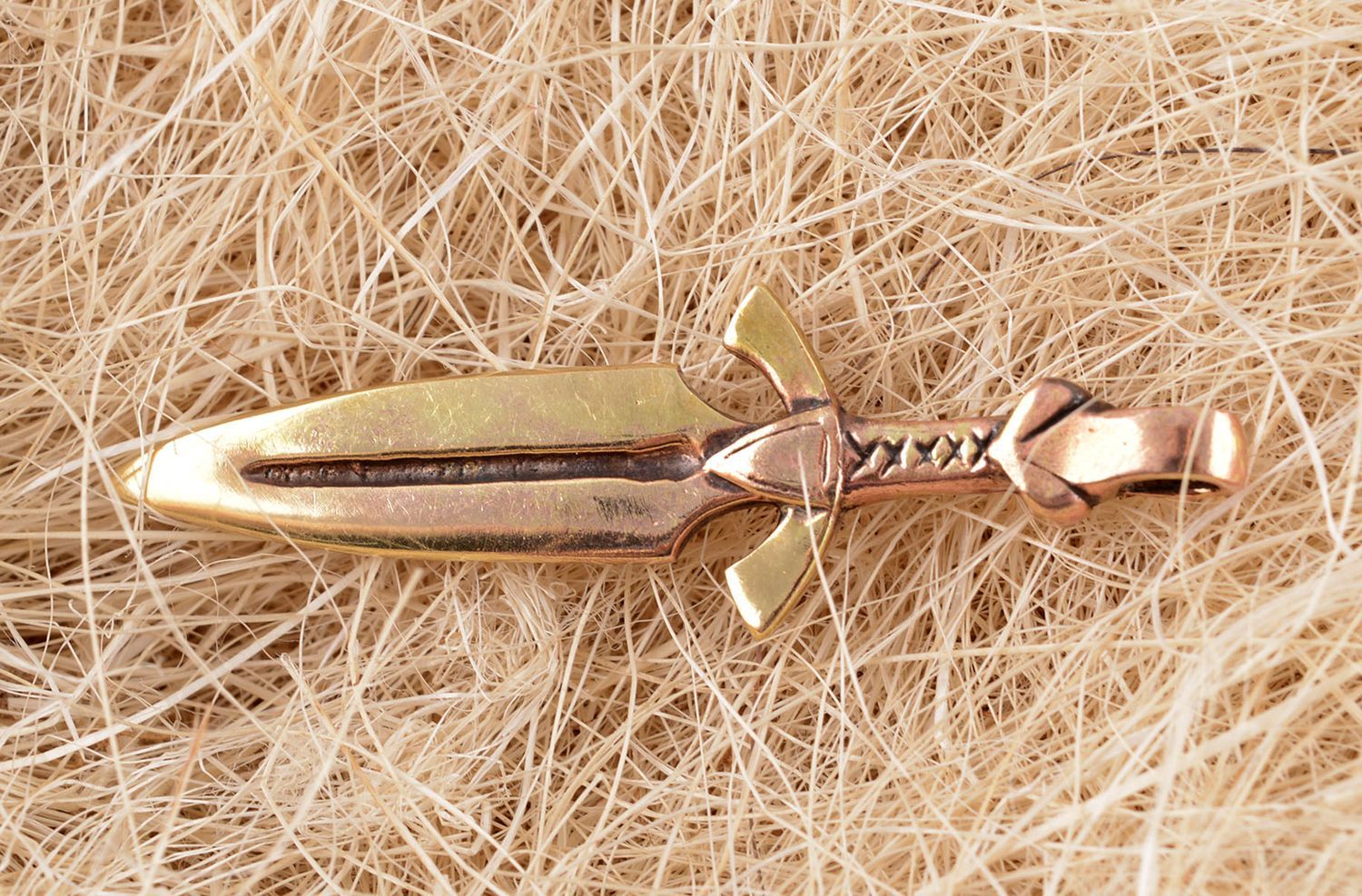 Pendentif métal Bijou fait main dague Accessoire original Cadeau insolite photo 5